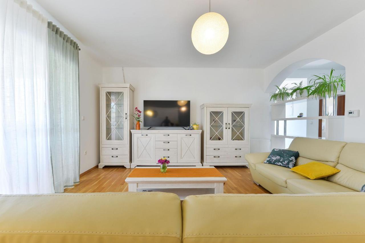 Villa Solis Zadarvillas Buitenkant foto